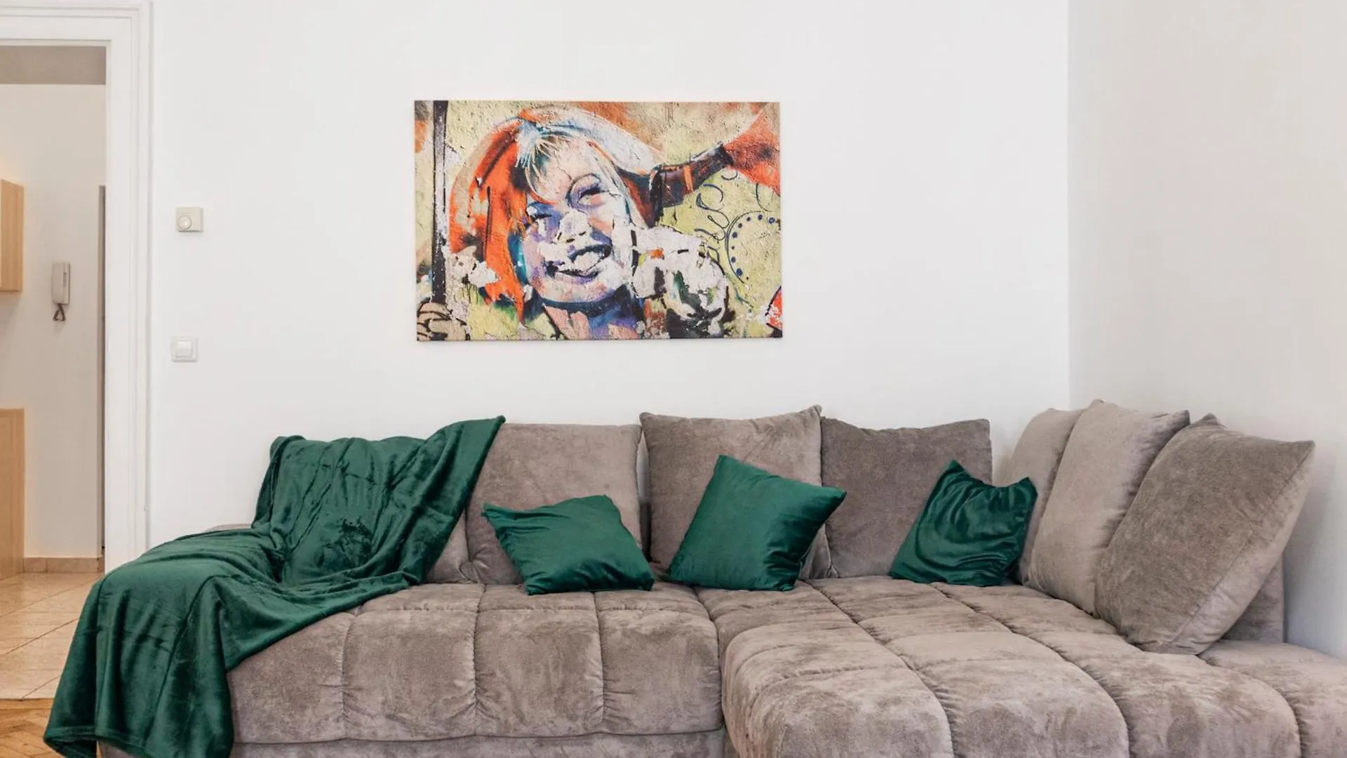 Prime Location & Peaceful Shared 2 Bedroom Apt With Backyard Vienna Apartment