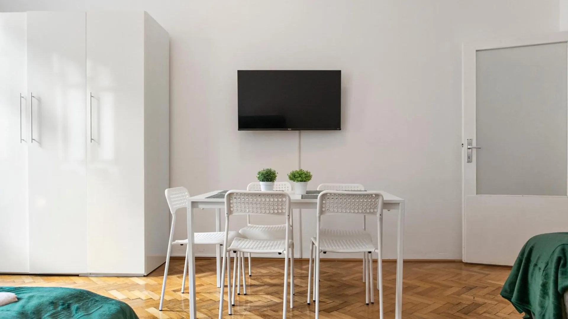 Apartment Prime Location & Peaceful Shared 2 Bedroom Apt With Backyard Vienna Austria